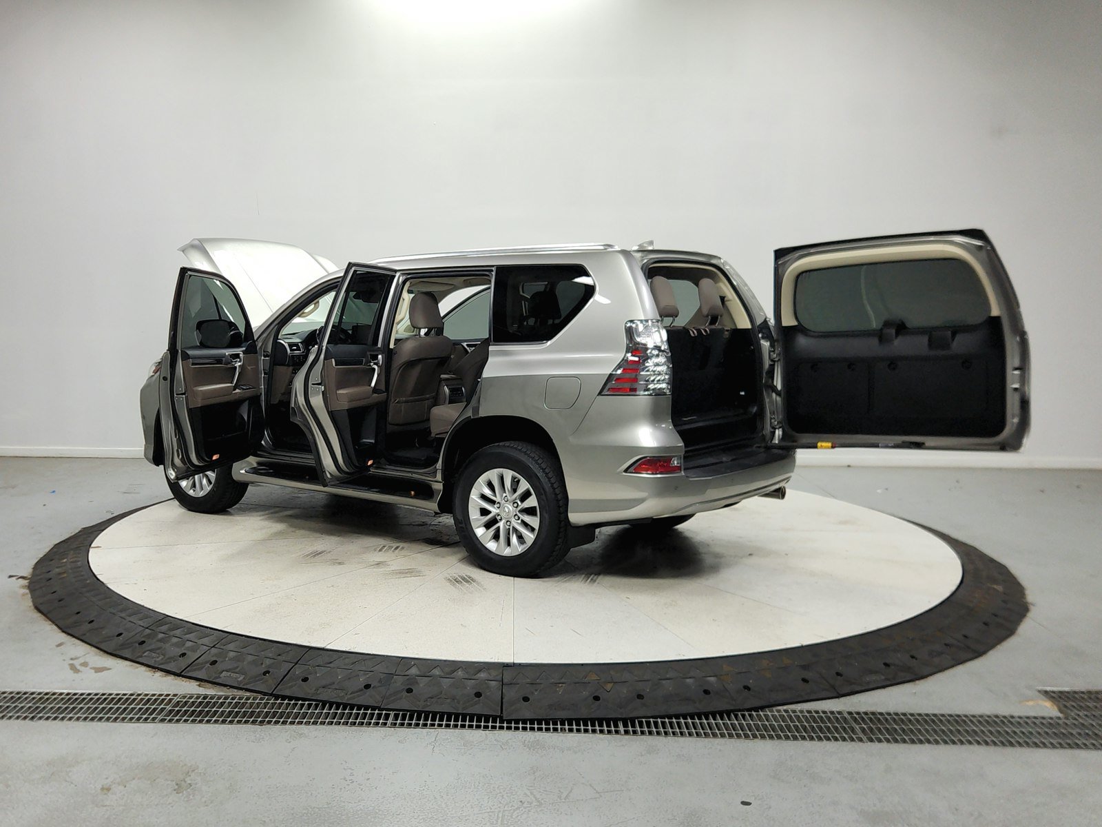 Used 2023 Lexus GX 460 Premium w/ Premium Package AWD/4WD image 14
