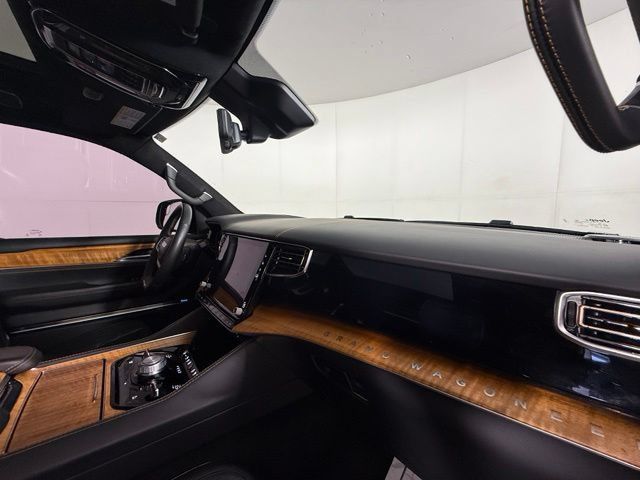 Used 2023 Jeep Grand Wagoneer Series III AWD/4WD image 31