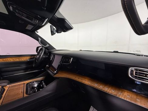 Used 2023 Jeep Grand Wagoneer Series III AWD/4WD image 31