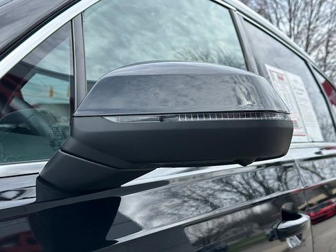 Used 2025 Audi Q7 3.0T Premium Plus AWD/4WD image 9