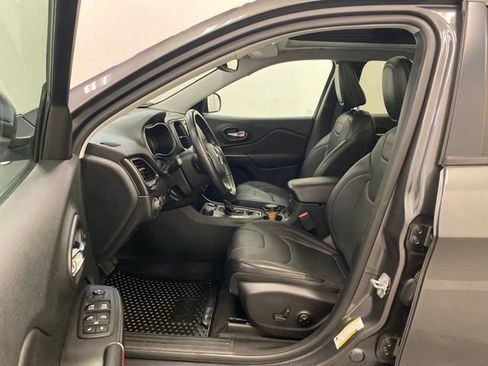 Used 2019 Jeep Cherokee Trailhawk AWD/4WD image 9