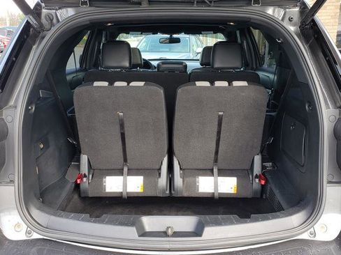 Used 2017 Ford Explorer XLT w/ Equipment Group 202A image 5