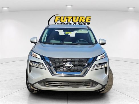 Used 2023 Nissan Rogue SV image 3