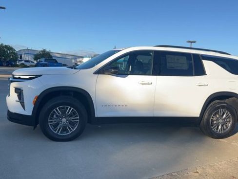 New 2026 Chevrolet Traverse LT w/ LPO, Floor Liner Package image 5