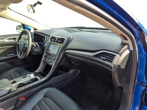 Used 2017 Ford Fusion SE w/ Equipment Group 201A image 28