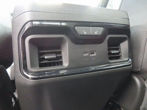 Used 2022 GMC Sierra 1500 AT4 w/ AT4 Premium Package image 11