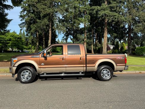 Used 2012 Ford F250 King Ranch w/ King Ranch w/Chrome Pkg AWD/4WD image 2