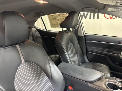 Used 2023 Toyota Camry SE image 12