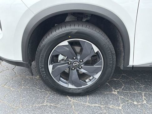 Used 2025 Nissan Rogue SV FWD image 29