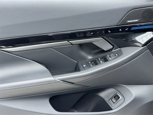 Used 2025 BMW 530i image 38