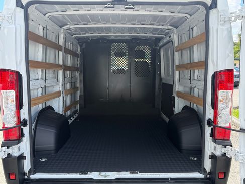 Used 2025 RAM ProMaster 2500 w/ U-Haul Equipment Group FWD image 16