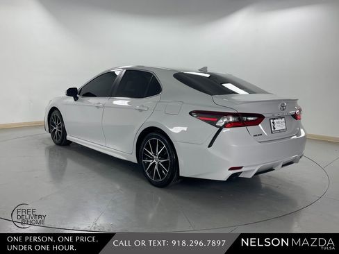 Used 2022 Toyota Camry SE image 8