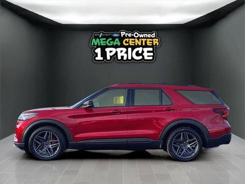 Used 2025 Ford Explorer ST image 3