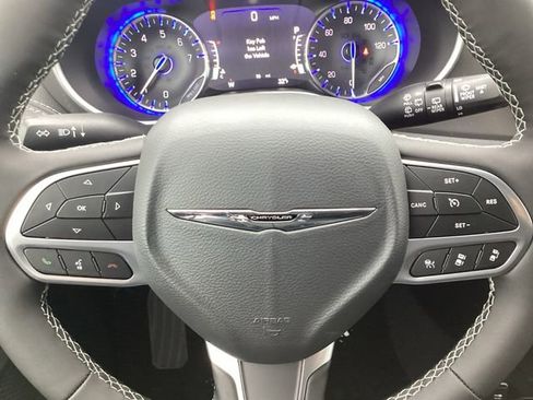 New 2026 Chrysler Pacifica Select image 13