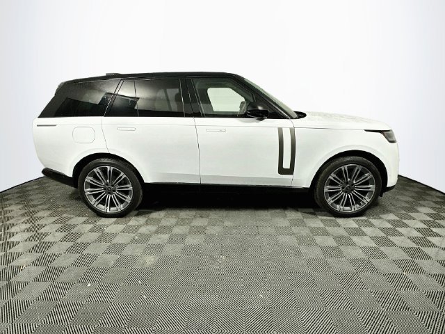 Used 2025 Land Rover Range Rover SE AWD/4WD image 9