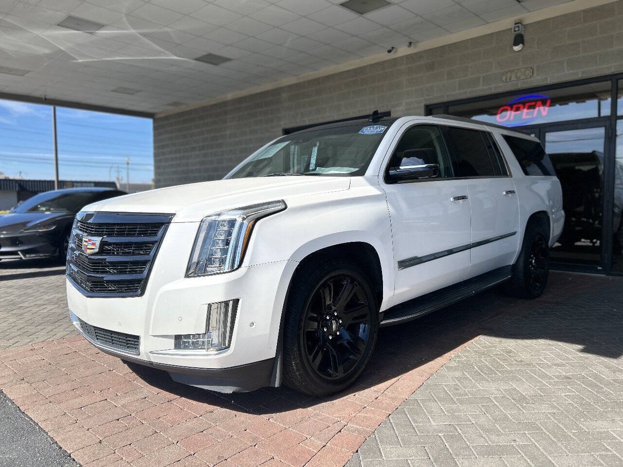 Used 2017 Cadillac Escalade ESV Luxury AWD/4WD image 24