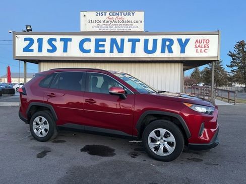 Used 2021 Toyota RAV4 LE image 1
