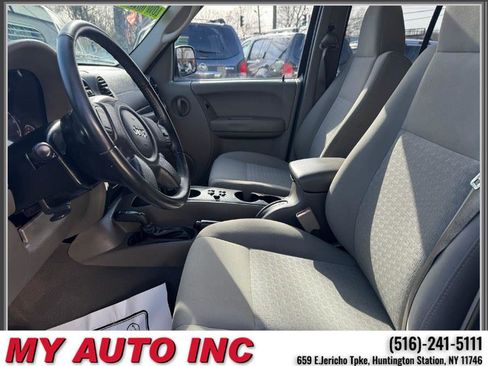 Used 2007 Jeep Liberty Sport image 23