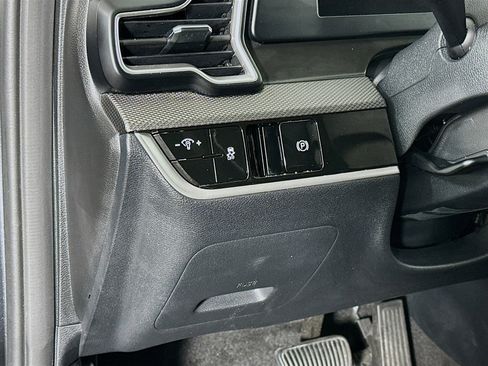 Used 2025 Kia Sportage LX image 16