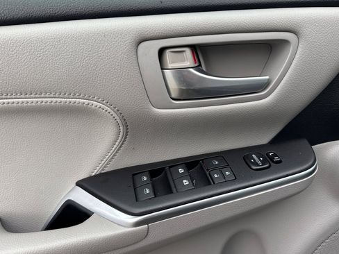 Used 2015 Toyota Camry XLE image 15