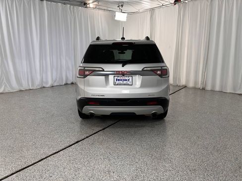 Used 2019 GMC Acadia SLT w/ LPO, Black Accent Package AWD/4WD image 4