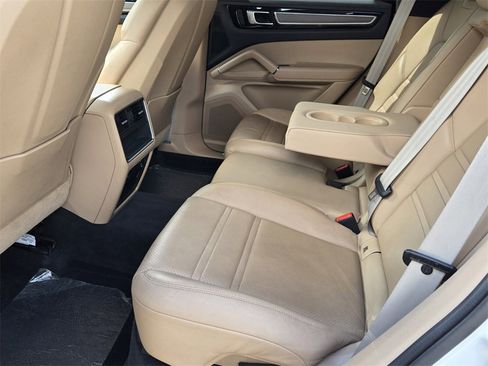 Used 2022 Porsche Cayenne Platinum Edition image 11