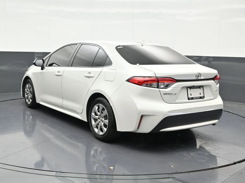 Used 2021 Toyota Corolla LE image 3