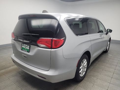 Used 2024 Chrysler Voyager LX FWD image 9