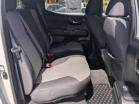 Used 2020 Toyota Tacoma TRD Sport AWD/4WD image 9