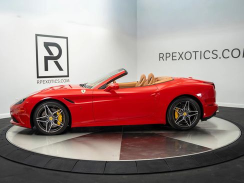 Used 2015 Ferrari California T image 25