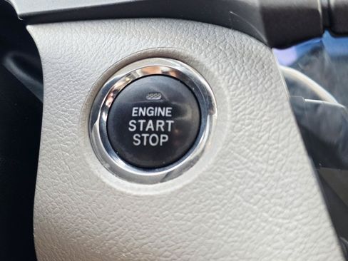 Used 2015 Toyota Sienna XLE FWD image 35