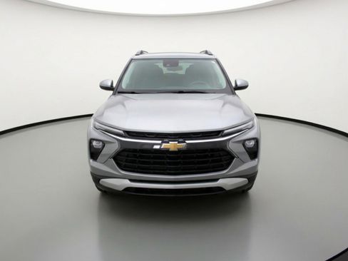 Used 2025 Chevrolet TrailBlazer LT image 2