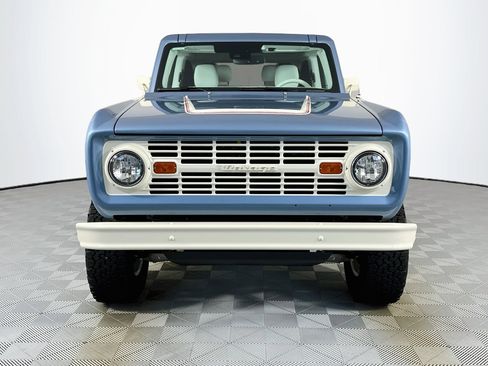 Used 2025 Ford Bronco Badlands AWD/4WD image 2