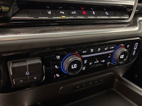 Used 2025 Chevrolet Silverado 2500 LTZ w/ LTZ Premium Package image 40