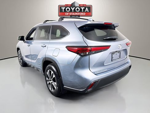 Certified 2023 Toyota Highlander XLE image 5