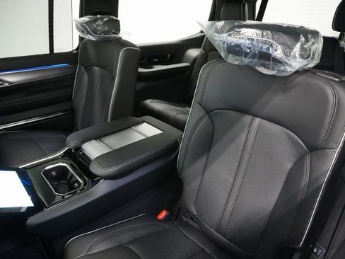 Used 2023 Jeep Grand Wagoneer Series II image 15