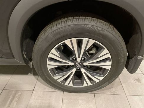 Used 2023 Nissan Rogue SV image 8