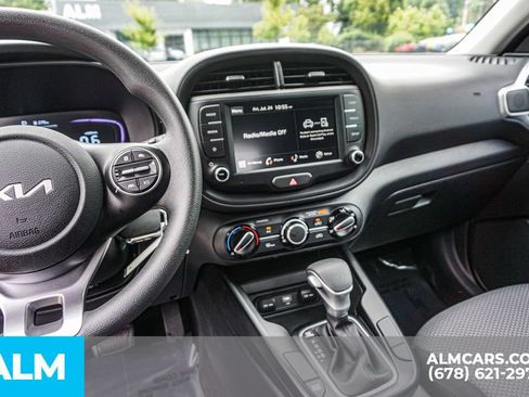 Used 2025 Kia Soul LX w/ LX Technology Package FWD image 32