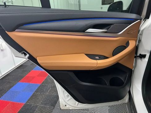 Used 2024 BMW X4 xDrive30i image 18