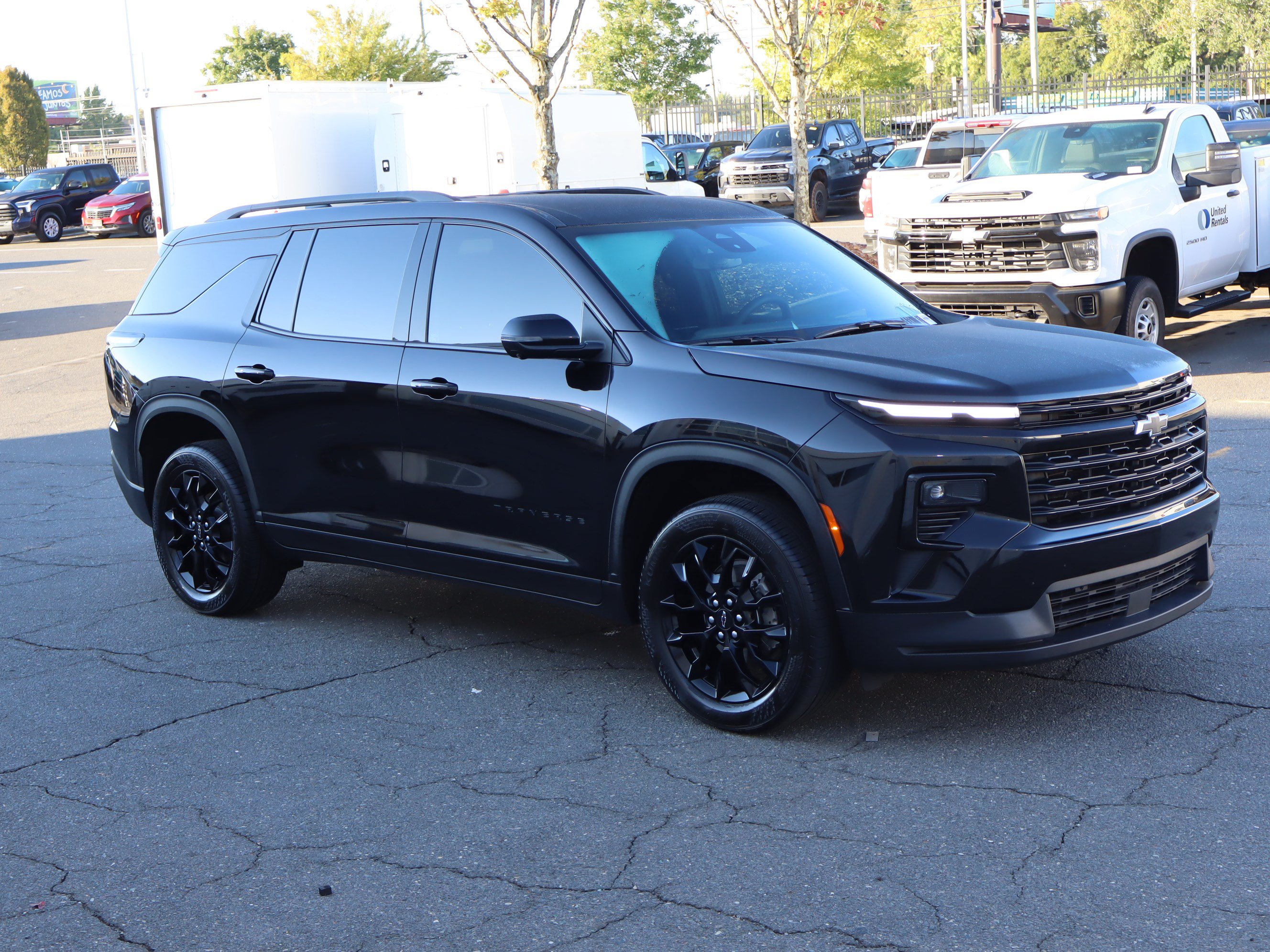 Used 2024 Chevrolet Traverse LT w/ Midnight/Sport Edition FWD image 2