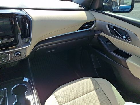 Used 2022 Chevrolet Traverse LS FWD image 17