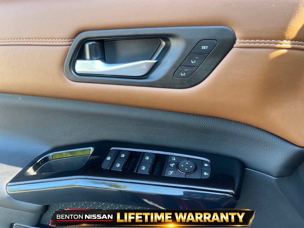 Used 2026 Nissan Pathfinder Platinum AWD/4WD image 14