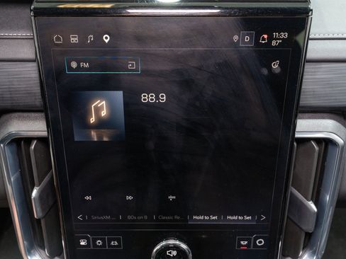 Used 2026 GMC Acadia Elevation w/ Elevation Premium Package FWD image 19