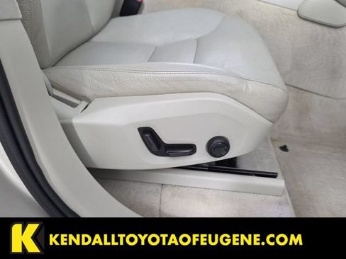 Used 2016 Volvo XC90 T6 Momentum w/ Momentum Plus Package AWD/4WD image 31