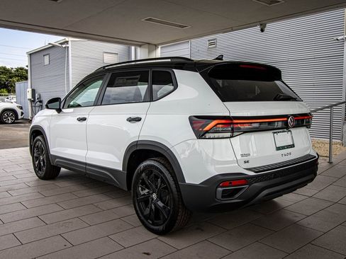 New 2026 Volkswagen Taos SE image 13