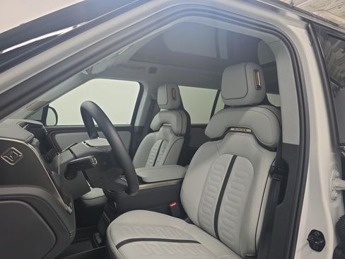 Used 2024 Rivian R1S Adventure AWD/4WD image 20
