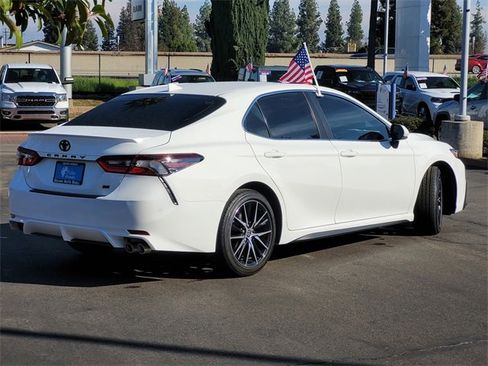 Used 2024 Toyota Camry SE image 5