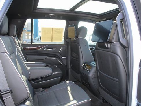 Used 2023 Cadillac Escalade Premium Luxury image 19