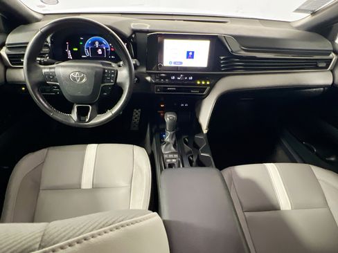 Used 2025 Toyota Camry SE FWD image 23