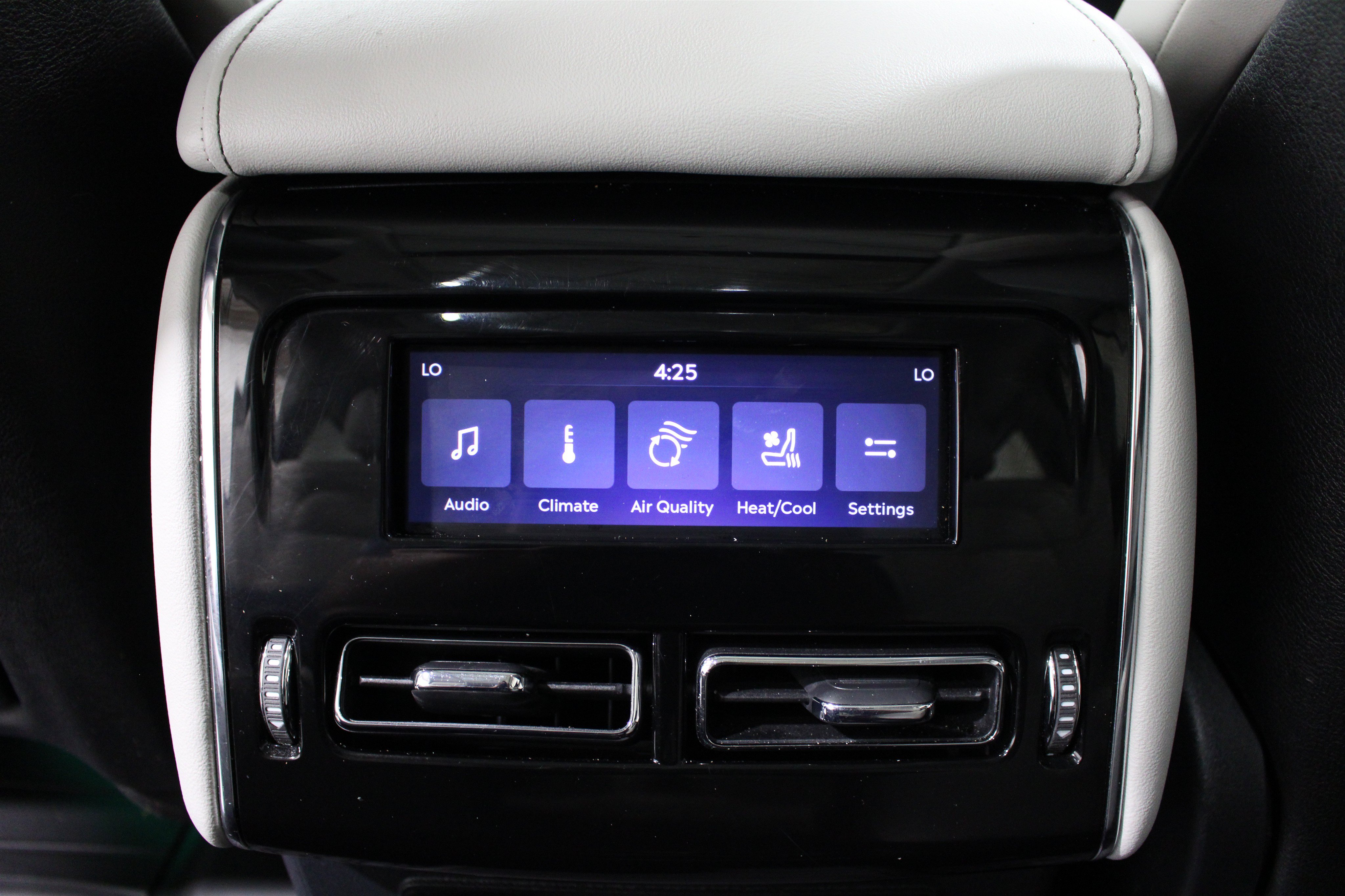 Used 2025 Lincoln Aviator Reserve w/ Equipment Group 201A AWD/4WD image 25
